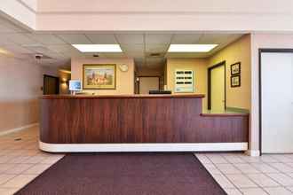 Lobi 4 Econo Lodge Inn & Suites