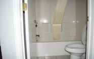 In-room Bathroom 4 Americas Best Value Inn New Braunfels San Antonio