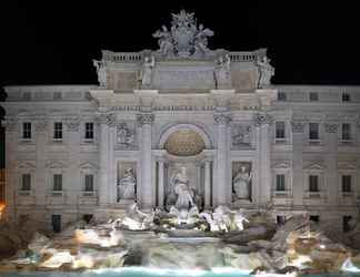 Bên ngoài 2 Town House Fontana di Trevi