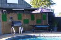 Swimming Pool Motel Lodge