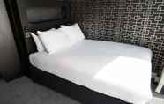 Bedroom 7 DoubleTree by Hilton Hotel Amsterdam - NDSM Wharf