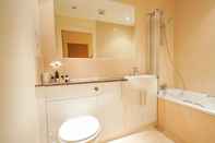 Toilet Kamar Crompton Court