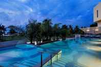 Swimming Pool Radisson Salem