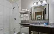 Phòng tắm bên trong 4 Best Western Northwest Indiana Inn