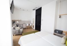 Others 3 Tusity Bed & Chic