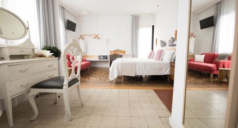 Khác 2 Tusity Bed & Chic