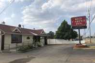 Exterior Route 62 Motel