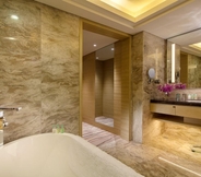 In-room Bathroom 4 Grand Skylight International Hotel Guiyang