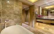 Toilet Kamar 4 Grand Skylight International Hotel Guiyang