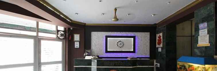 Lobby Hotel Ajay International