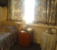 Kamar Tidur 2 Dolforwyn Hall Country House