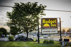 外観 Budget Inn Buffalo Airport