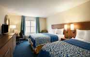 Bedroom 5 Days Inn & Suites by Wyndham Altoona