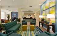 Lobby 6 Days Inn & Suites by Wyndham Altoona