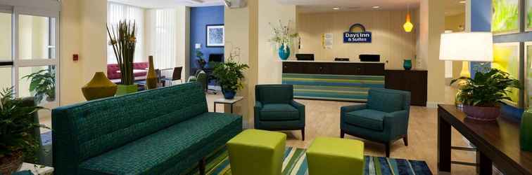 Lobby Days Inn & Suites by Wyndham Altoona