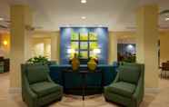 Lobby 4 Days Inn & Suites by Wyndham Altoona