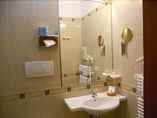 Toilet Kamar 2 Hotel Adria