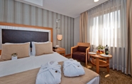 Kamar Tidur 6 Grand S Hotel