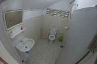 Toilet Kamar Moon Beach Resort