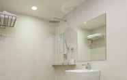 In-room Bathroom 7 Hotel Rian