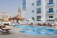 Swimming Pool Hyatt Place Dubai Al Rigga