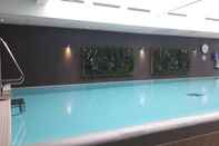 Swimming Pool Kyriad Prestige Saint-Malo