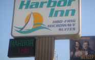 Bangunan 2 Harbor Inn