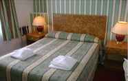 Kamar Tidur 7 Four Saints Brig Y Don Hotel