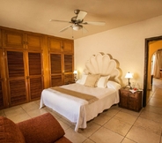 Bedroom 7 Club el Moro Hotel Suites