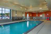 Swimming Pool Hampton Inn & Suites Portland/Vancouver