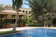 Hồ bơi Shangri-La Hotel Apartments Qaryat Al Beri