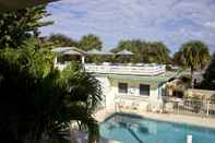 Swimming Pool Seaspray Surf Lodge