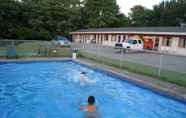 Swimming Pool 2 Motel des Érables