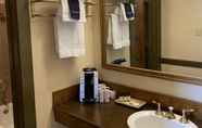 In-room Bathroom 2 Stockyards Hotel