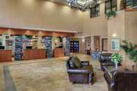 Lobby Pomeroy Inn and Suites Chetwynd