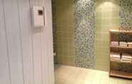 Phòng tắm bên trong 6 EuroStar Hotel