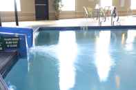 Swimming Pool Pomeroy Inn & Suites Hotel Dawson Creek