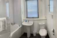 Toilet Kamar Aberdeen Serviced Apartments - Bloomfield