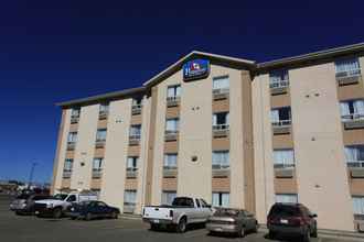 Exterior 4 Pomeroy Inn & Suites Fort St. John