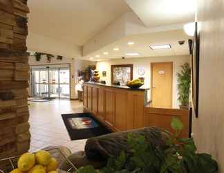 Lobby 2 Pomeroy Inn & Suites Fort St. John