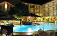 Kolam Renang 6 Avenra Garden Hotel