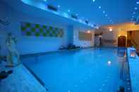 Swimming Pool Hotel Bellevue Benessere & Relax