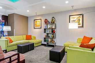 Lobi 4 La Quinta Inn & Suites by Wyndham Paducah