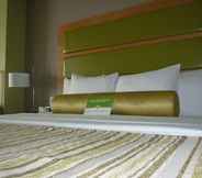 Bedroom 2 La Quinta Inn & Suites by Wyndham Paducah