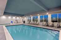 Swimming Pool La Quinta Inn & Suites by Wyndham Paducah