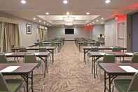 Ruangan Fungsional La Quinta Inn & Suites by Wyndham Paducah