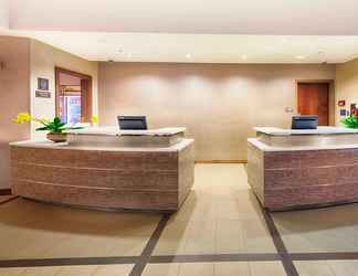 Lobi 2 Residence Inn Pullman