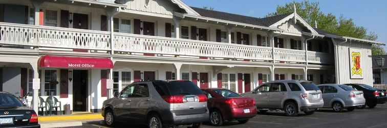 Bangunan Chalet Motel Mequon