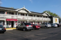 ภายนอกอาคาร Chalet Motel Mequon