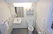 Toilet Kamar 4 Chalet Motel Mequon